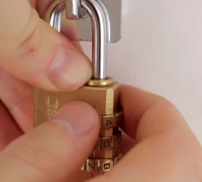 3 Ways to Open a Combination Lock - wikiHow