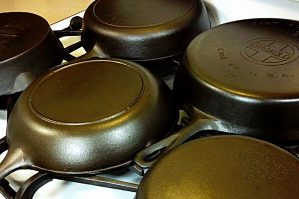 How to season a cast iron skillet with Crisco