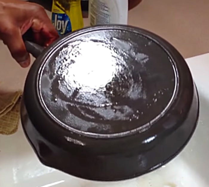 how to season a cast iron pan cast iron chris｜TikTok Search