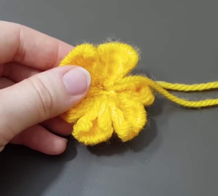 how to make a woolen flower