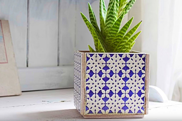 Make a planter out of 5 old tiles