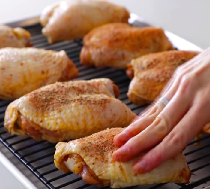 Air Fryer Chicken Recipes Easy - quick chicken recipe idea to make in the air fryer - crispy oven roasted chicken thighs