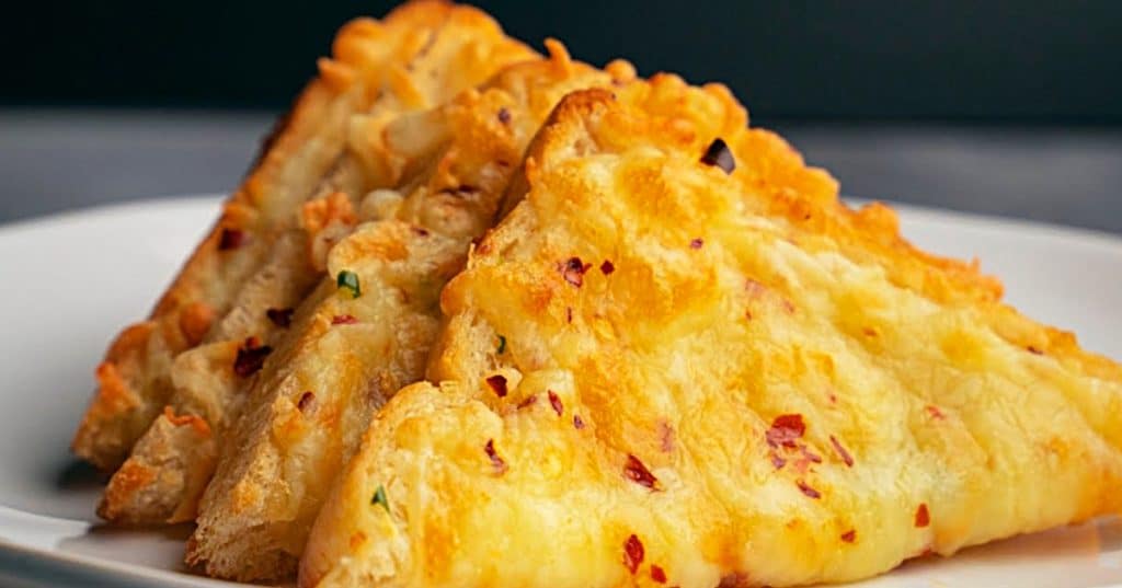 Make chili cheese toast in just five minutes