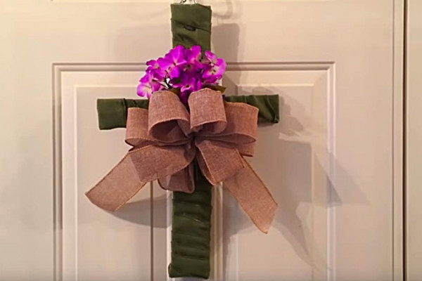 Make an Easter Cross out of a cooling Rack From Dollar Tree