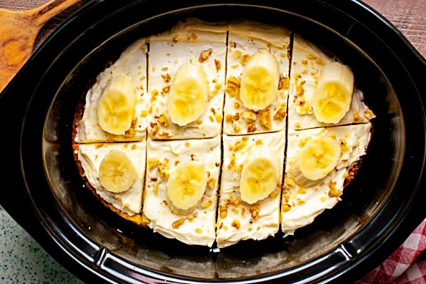 Make Crockpot banana nut Cake with cream cheese and walnuts
