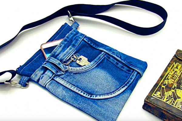 Make a fabulous cheap easy recycled jean crossbody bag