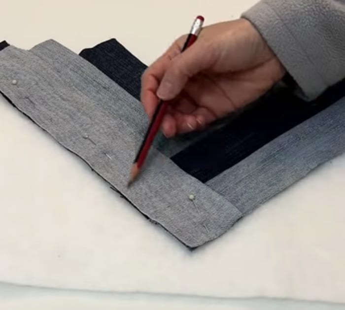 make a patchwork jean tote bag out of recycled jeans