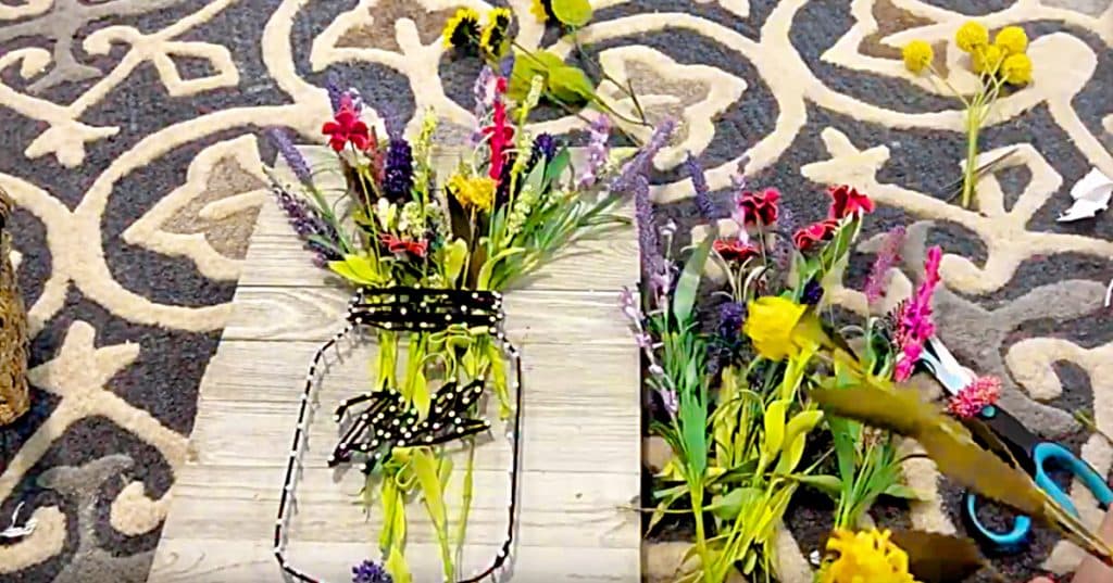 How to make Mason Jar String Art