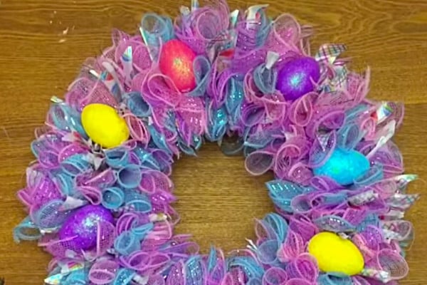 Make a beautiful cheap easy quick Mesh Easter Wreath for the front door of your home.