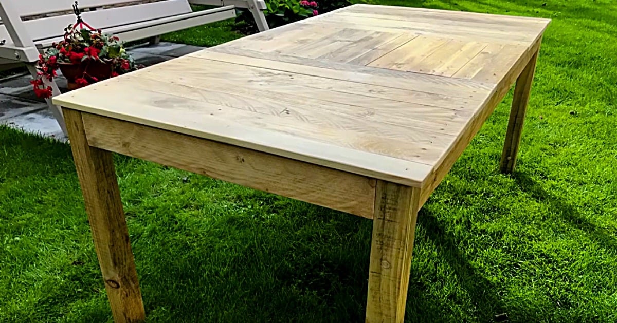 make kitchen table out of pallets