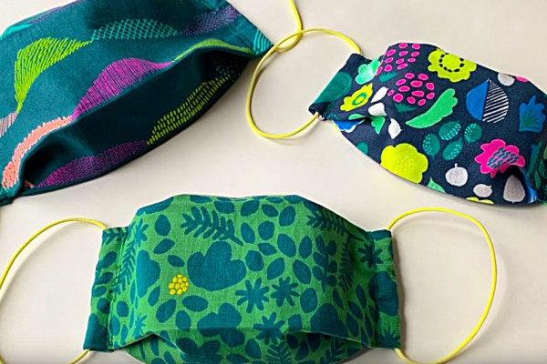 Make a protective mask with elastic