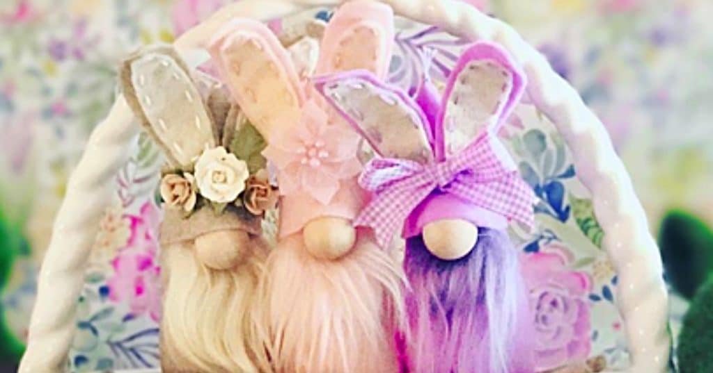 Make a cheerful Easter Gnome from recycled socks and rice