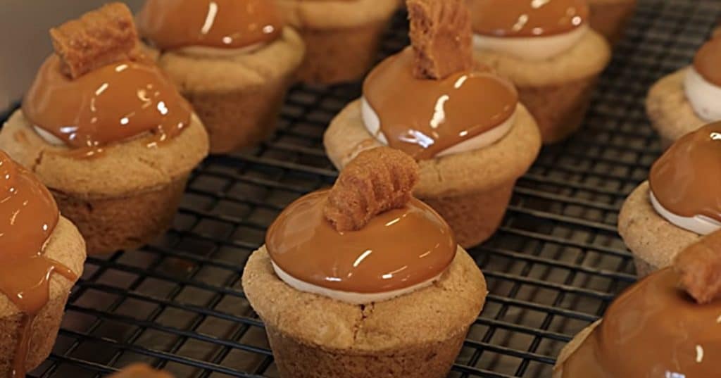 Make biscoff cheesecake cups