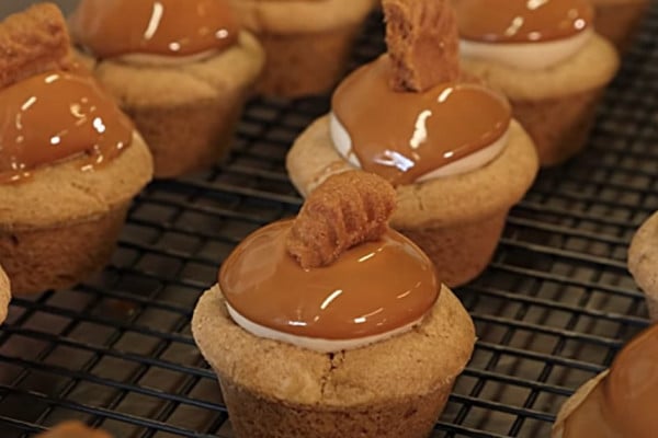 Make biscoff cheesecake cups