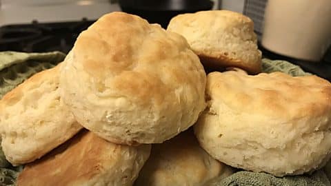 3-Ingredient Buttermilk Biscuits Recipe | DIY Joy Projects and Crafts Ideas