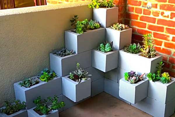 Architectural wall planter from cinder blocks