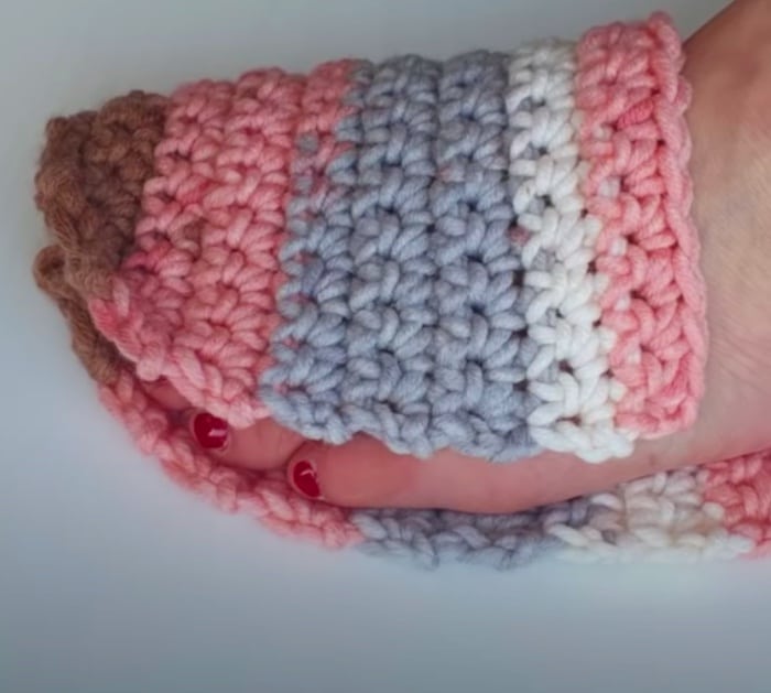 Make a n easy crochet moccasin