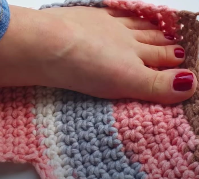 Make a quick and easy crochet slipper