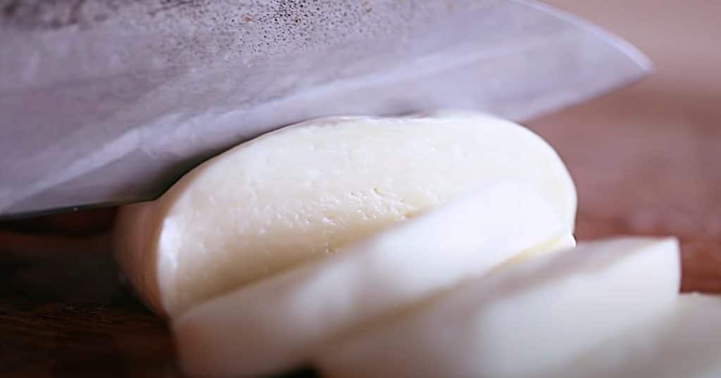 Make homemade mozzarella with liquid rennet