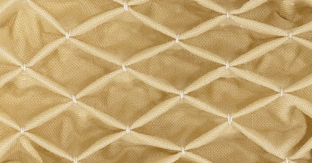 Make hand sewn honeycomb smocking
