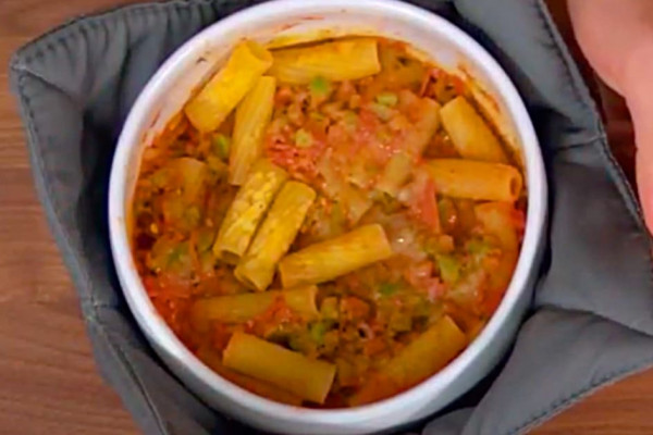 Make pasta in the microwave with Pampered Chef