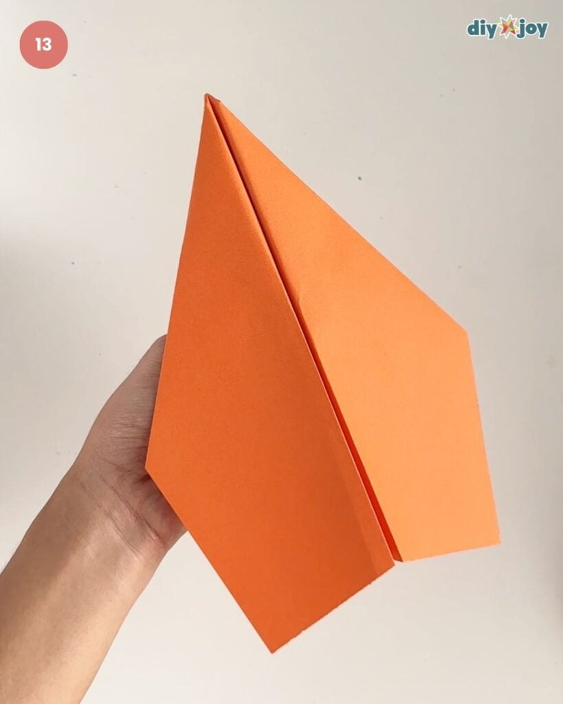 paper airplane folding tutorial - suzanne