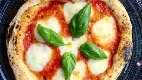 How to Make Pizza Dough From Dry Yeast