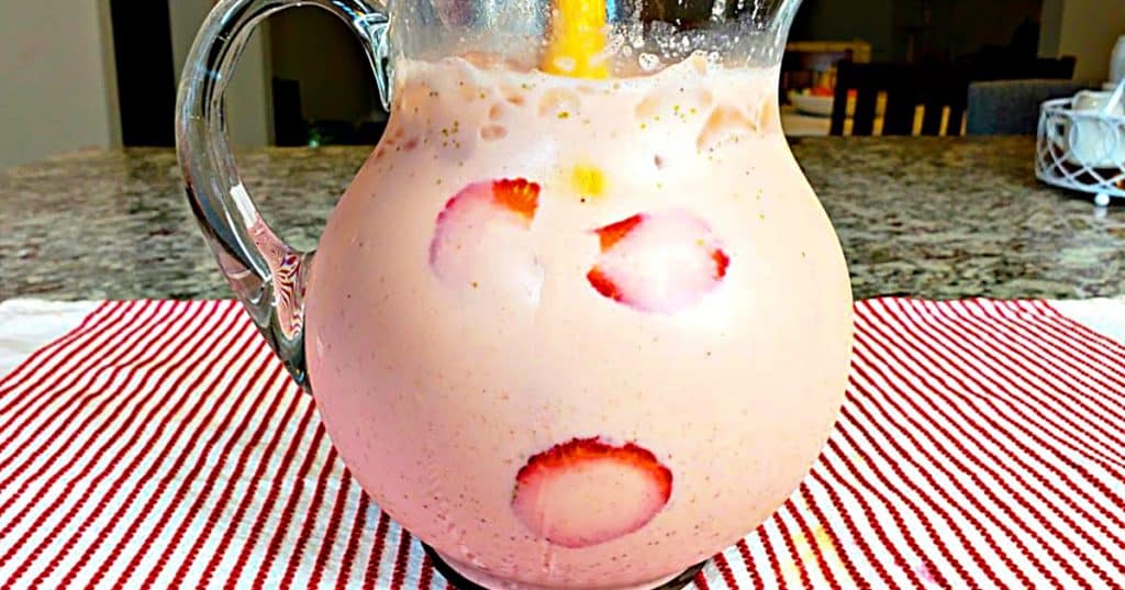 Make strawberry horchata from rice and cinnamon