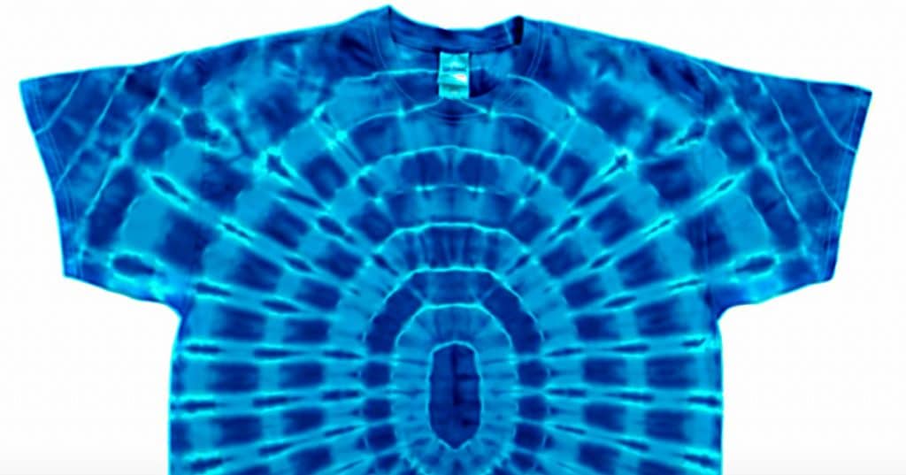 Make a tie dye t shirt with a water drop technique