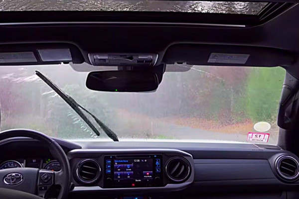 Make your windshield wipers new again with WD 40