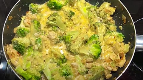 20-Minute Chicken And Broccoli Skillet Casserole Recipe | DIY Joy Projects and Crafts Ideas