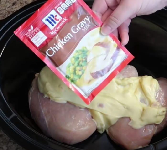 Crockpot chicken and gravy with McCormick Gravy Mix - Quick Crockpot Recipes for Dinner