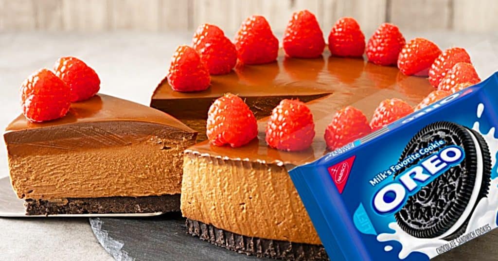 How to make a chocolate cheesecake with an Oreo and butter crust