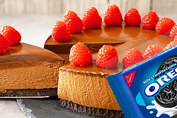 How to make a chocolate cheesecake with an Oreo and butter crust