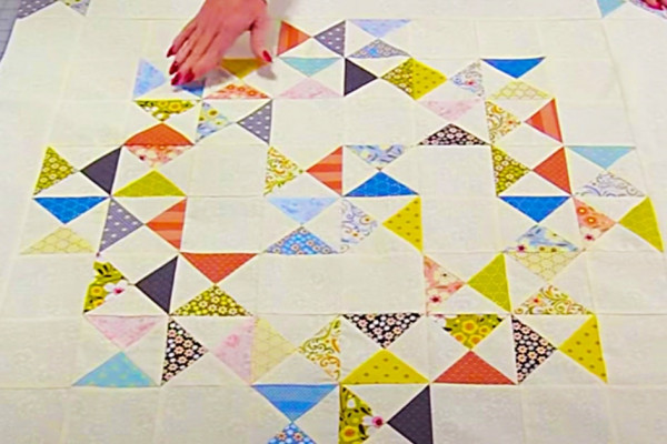 How to make an easy and quick hourglass quilt block