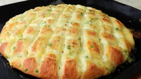 Garlic Mozzarella Bread Recipe | DIY Joy Projects and Crafts Ideas