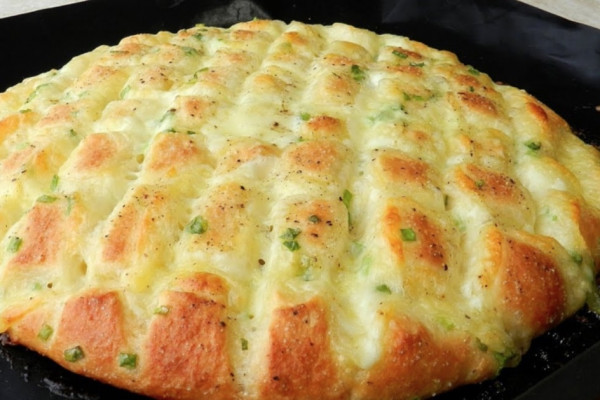 Homemade Mozzarella garlic bread