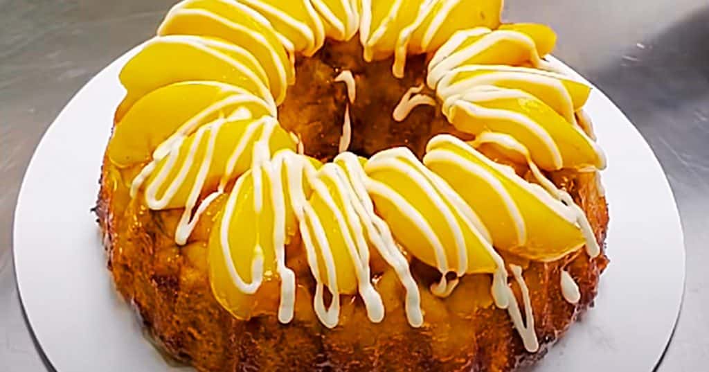 How to make a peach cobbler bundt cake with canned peaches