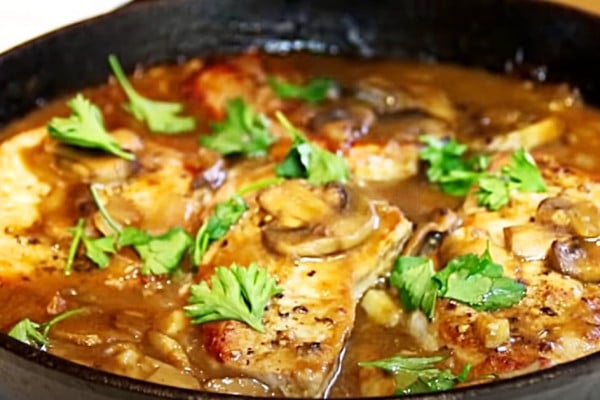 Pork chops with mushroom and onion gravy