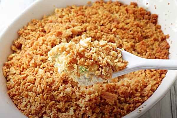 Make a chicken casserole with Ritz crackers