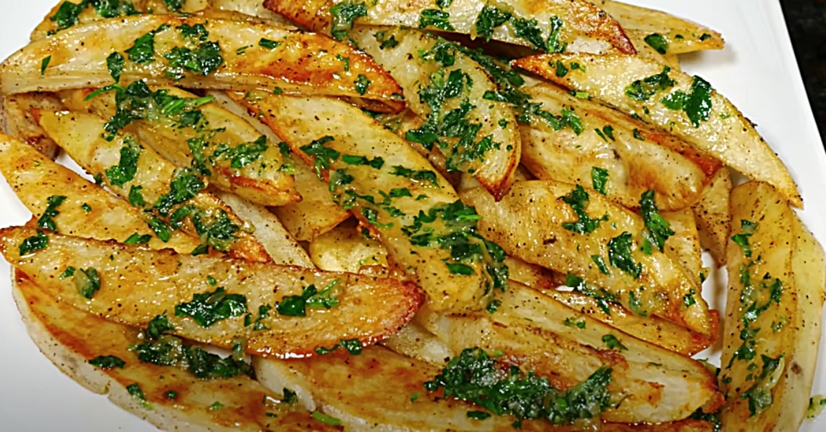 Roasted Garlic Potatoes Recipe | DIY Joy Projects and Crafts Ideas