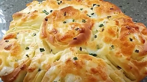 Scallion And Garlic Cheese Bread Recipe | DIY Joy Projects and Crafts Ideas