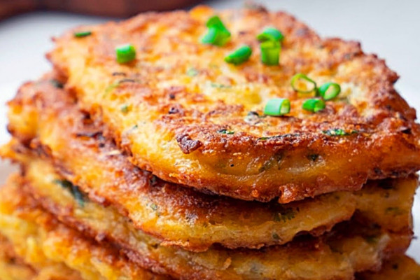 How to make spicy hash browns with grated potatoes