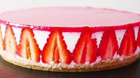 No-Bake Strawberry Cheesecake Recipe | DIY Joy Projects and Crafts Ideas