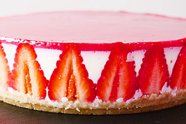 How to make a quick easy no-bake strawberry cheesecake