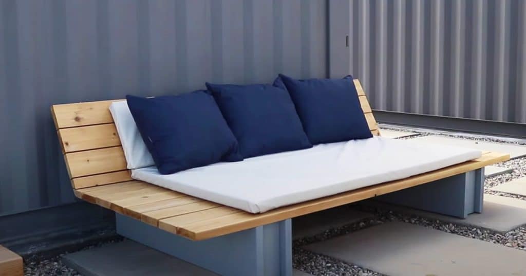 DIY Outdoor Lounge Sofa | DIY Hacks