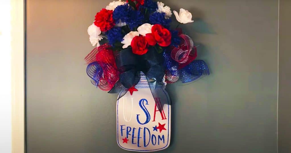 DIY Fourth of July Mason Jar Wreath | DIY Crafts