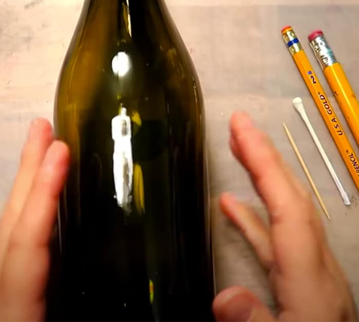 Featured image of post Easy Bottle Painting Ideas Christmas - Hello everyone welcome to my channel in this video you will see empty wine bottle decoration ideas.