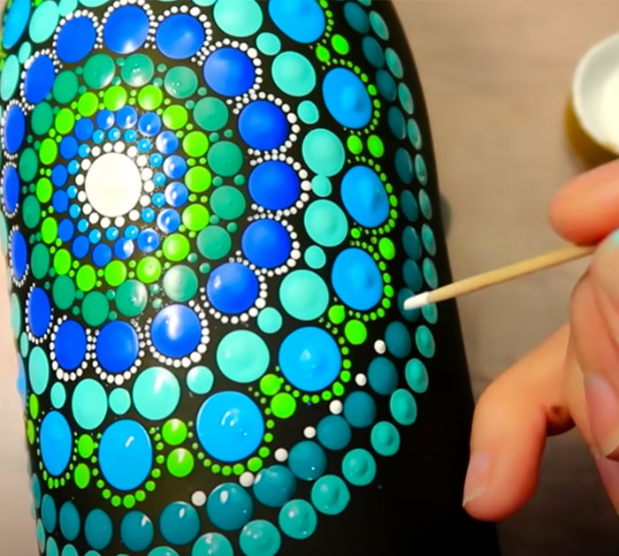 Featured image of post Glass Bottle Mandala Painting - See how you can create your own dot mandala painting from start to finish.