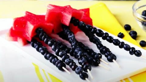 How To Make Fourth Of July Fruit Kabobs | DIY Joy Projects and Crafts Ideas